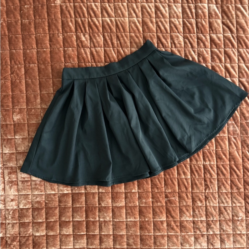 Chic Black Pleated Skirt